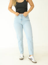 Jean Mom Fit Azul Claro